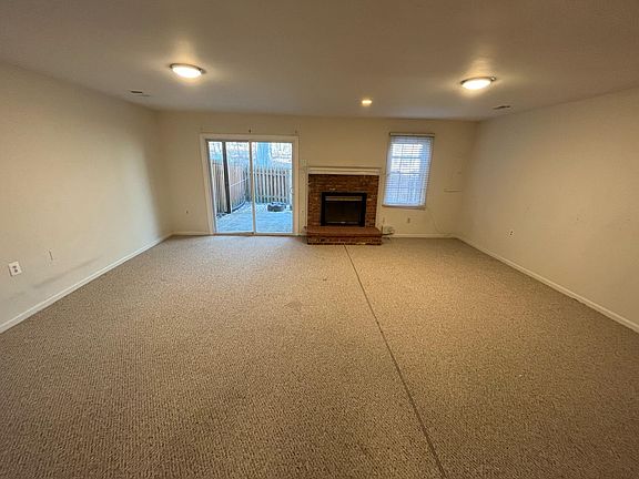 3rd image of 11290 Edgemoor Ct