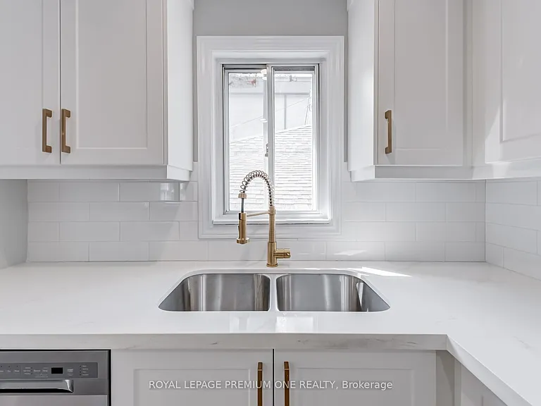 79 25th St #2 — Photo 11