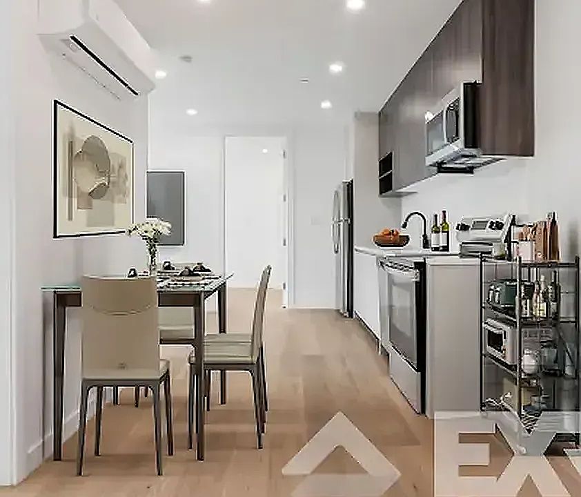 1st image of 3216 Glenwood Rd #6F