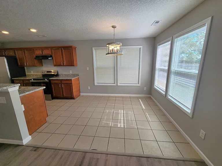 7110 SW Greenview Dr — Photo 5