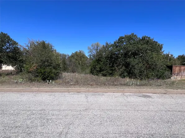1013 Westwood Dr, Graham, TX 76450