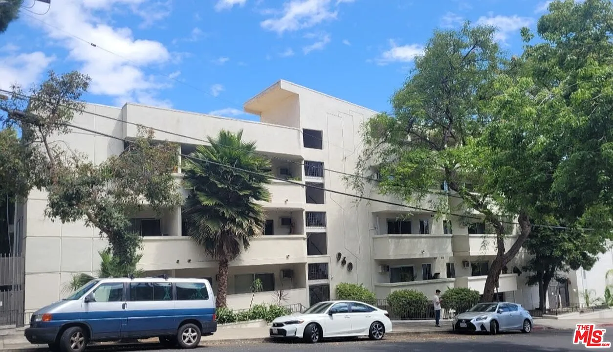 1 bed, 1.0 bath, 688 sqft, $2,300 — Photo 1