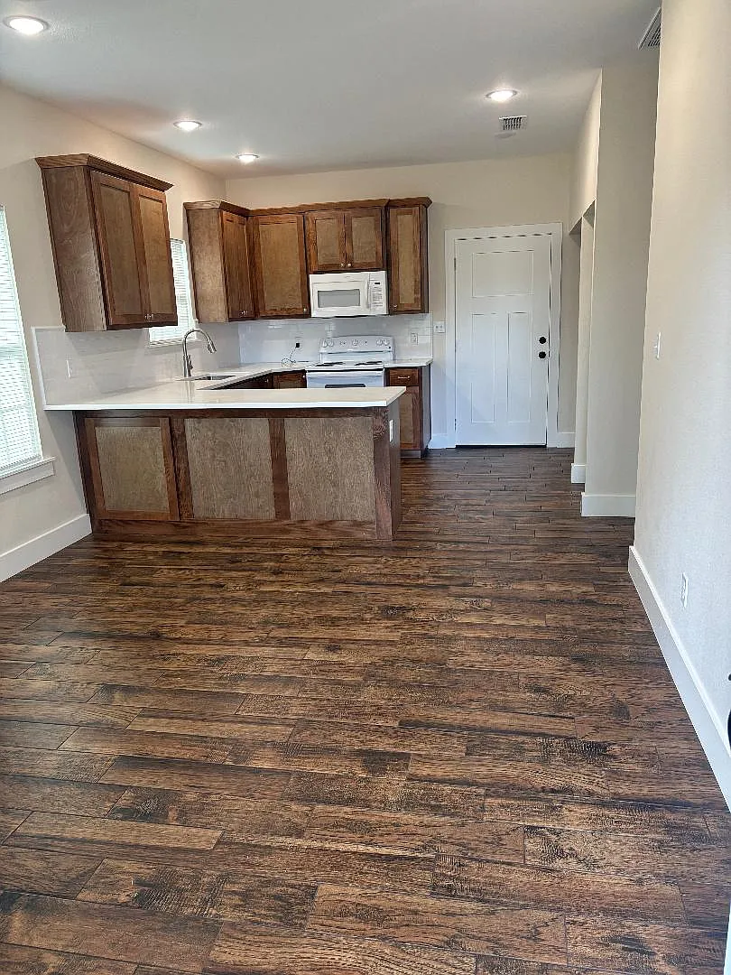 Building Photo - 205 Skinner Ln