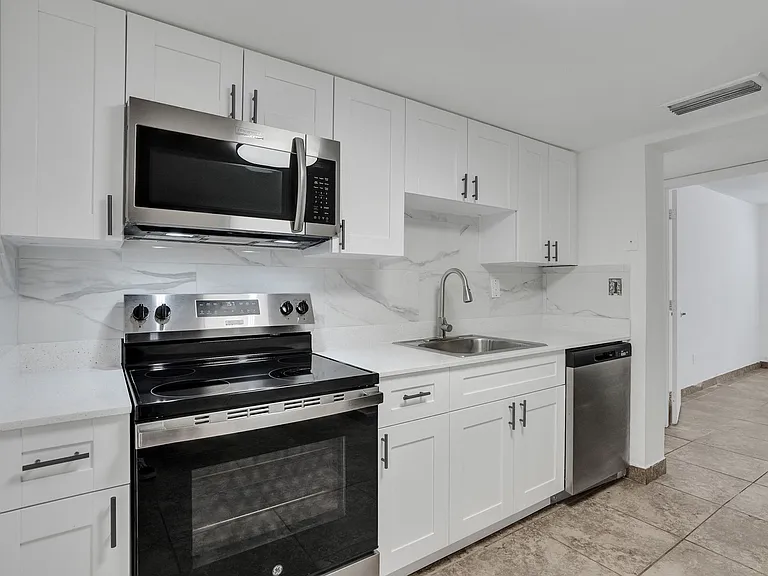 The Oaks Apartments — Photo 35
