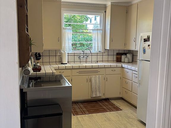 3rd image of 2399 Bryant St