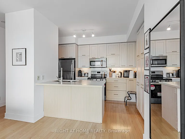 26 Norton Ave #1603 — Photo 4