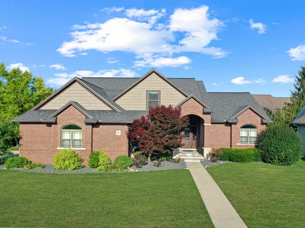 2 Kilborn Ct, Bloomington, IL 61704
