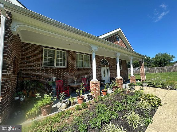 3rd image of 7809 Signal Hill Rd