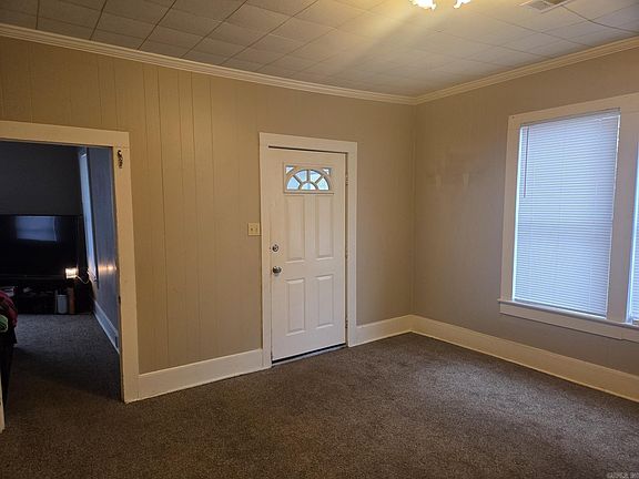 5th image of 407 E Market Ave