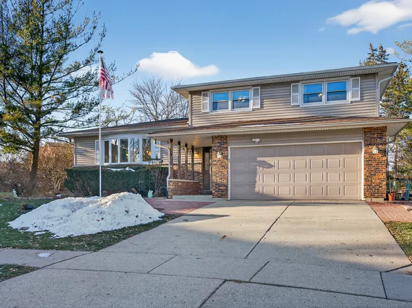 1790 Devonshire Ct, Elgin, IL 60123