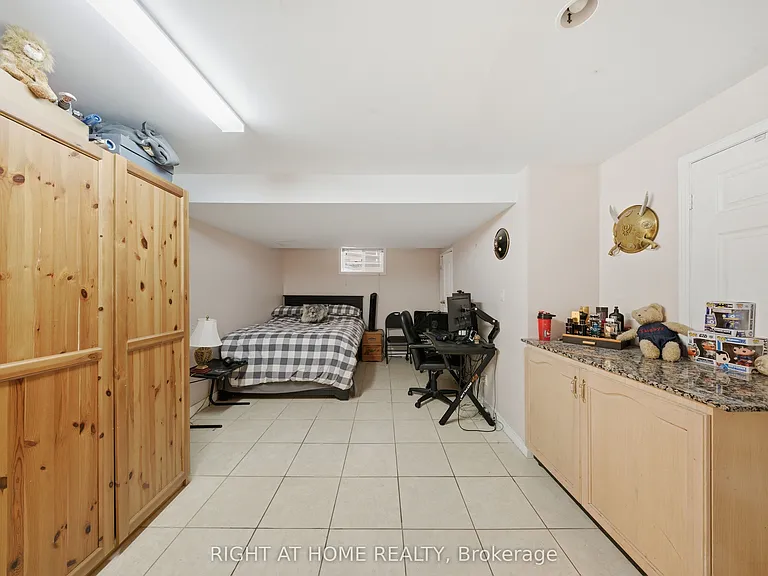 284 Maple Leaf Dr — Photo 32