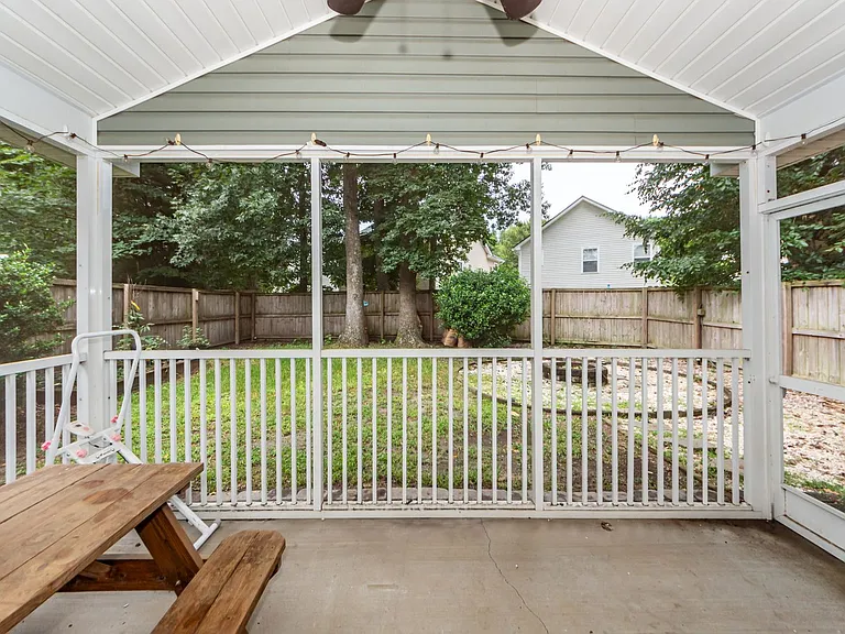 133 Diploma Dr — Photo 34