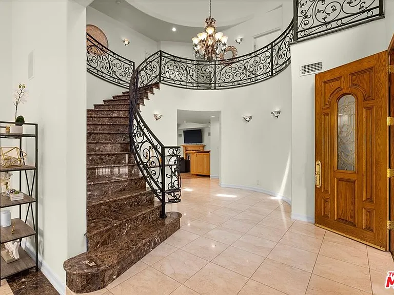 5029 Lemona Ave — Photo 6