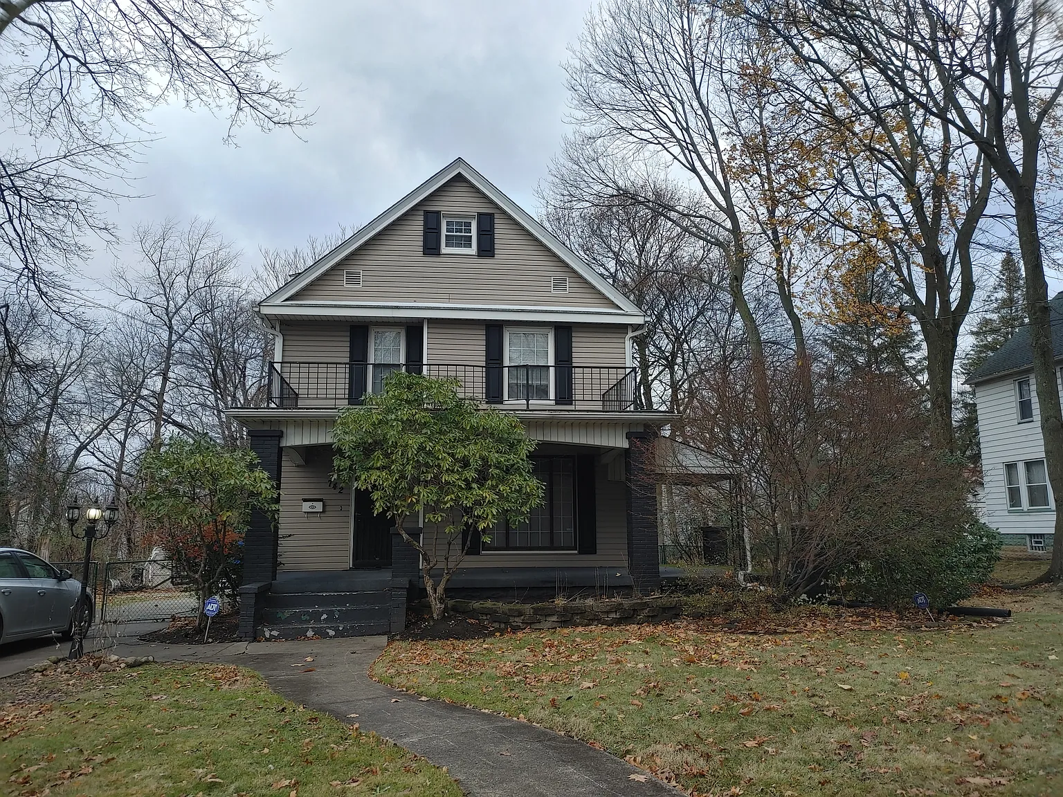3 bed, 1.5 bath, 1964 sqft, $1,650 — Photo 1