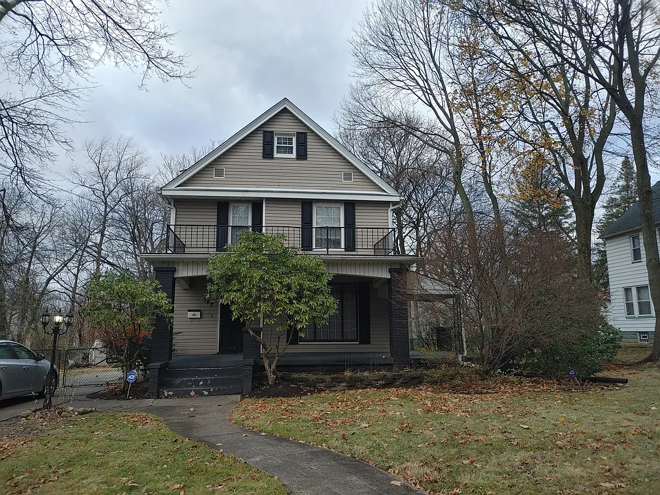 742 Diagonal Rd