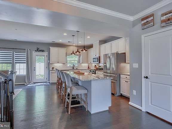 5th image of 1323 Dickinson Ct