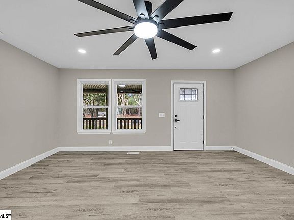 3rd image of 135 Commercial Cir