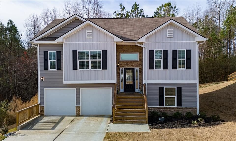 1st image of 384 Lakecrest Cir SW