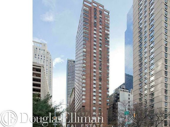 5th image of 30 W 60th St #25B