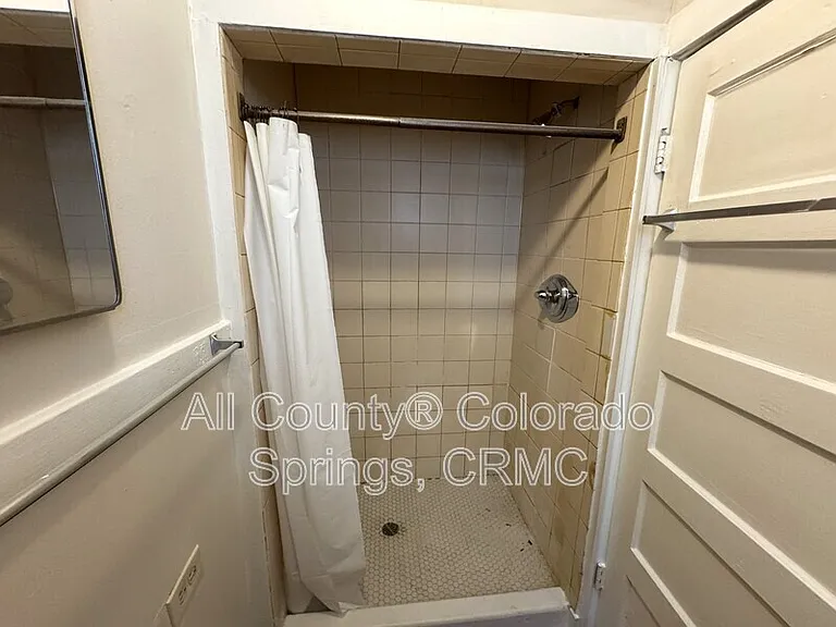 215 E Dale St — Photo 11