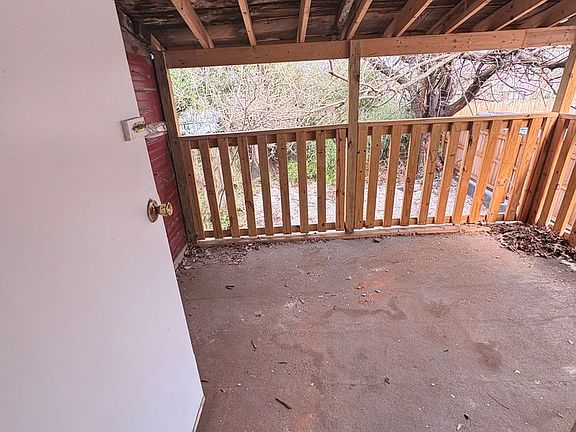 4th image of 119 N Duke St Floor 2