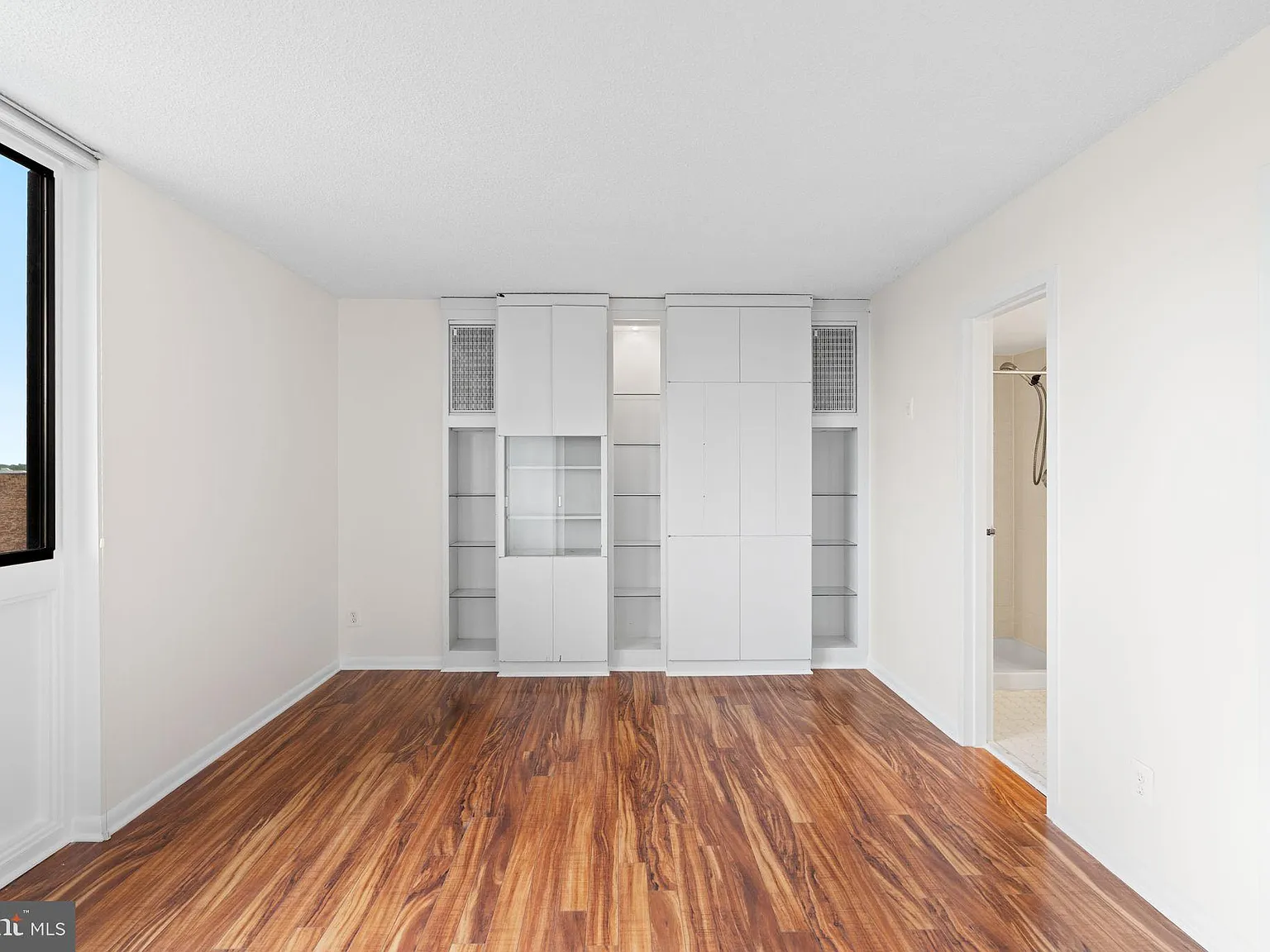 3 bed, 1925 sqft, $3,950 — Photo 4