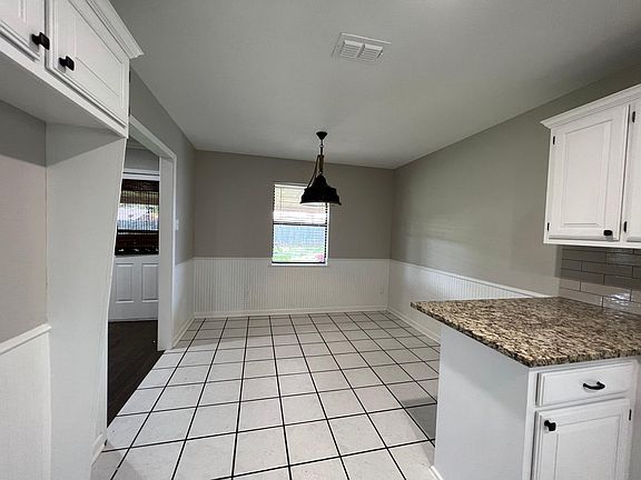 3rd image of 1430 N Dale Ave