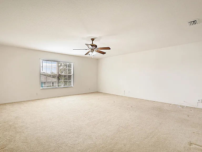 617 SE Karrigan Ter — Photo 28