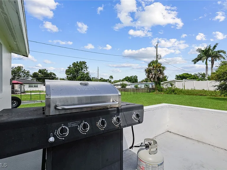 1661 Coronado Rd — Photo 24