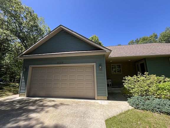 3rd image of 1424 Cuyahoga Ln