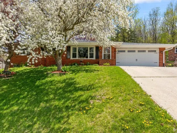 530 Oak TERRACE, Slinger, WI 53086