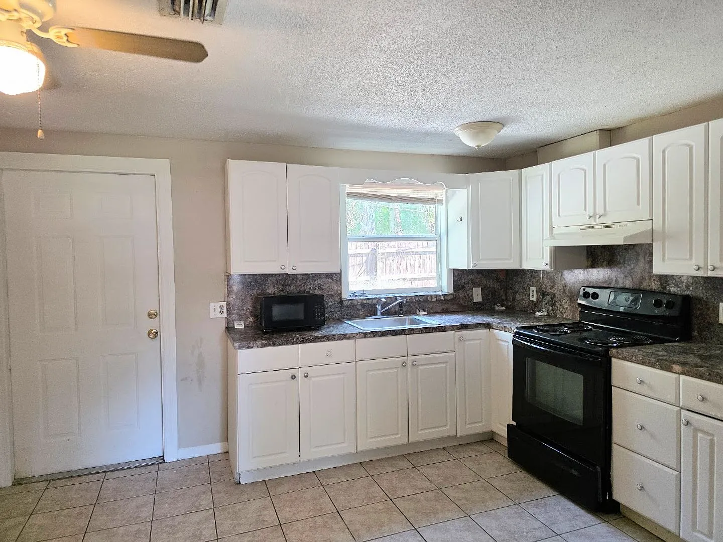 For Rent Crystal River | $1,200/Month! — Photo 2