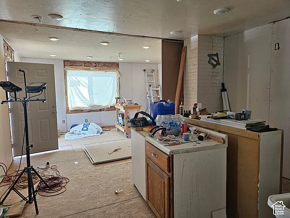 3rd image of 163 Carson Ave