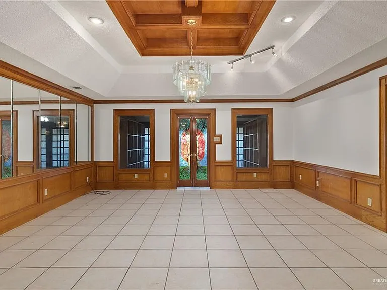 3808 N Cynthia St — Photo 4