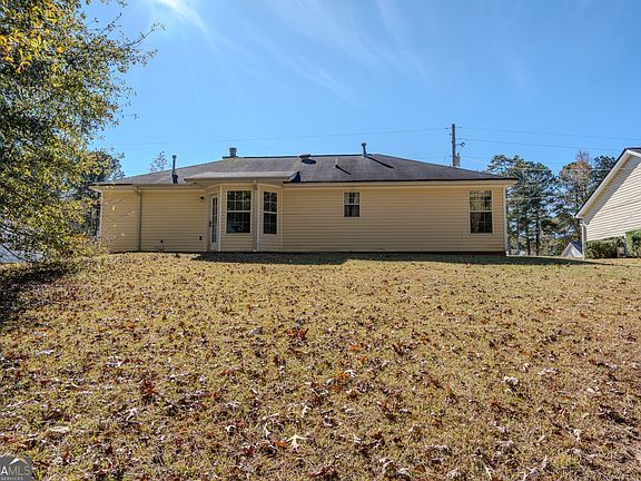 3rd image of 32 Chelsea Ln