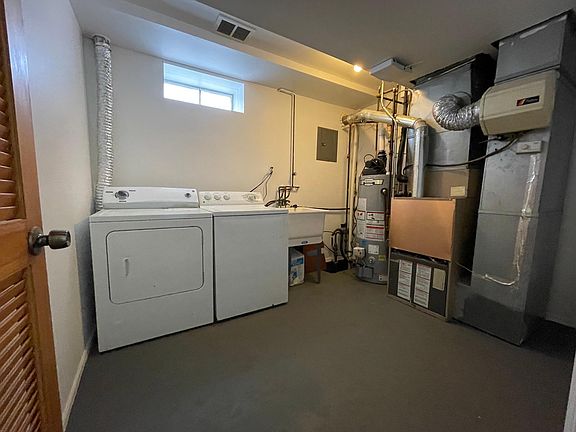 5th image of 118 Robinson Ave