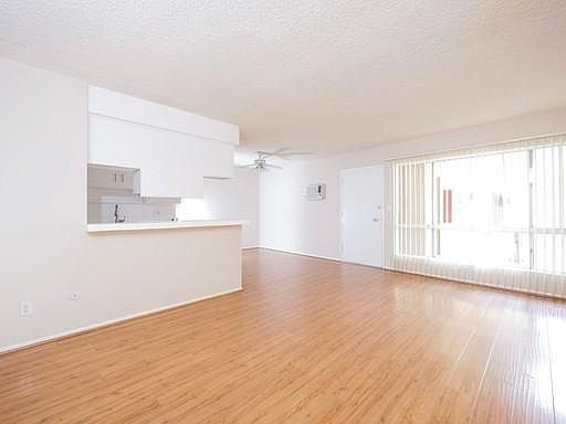 1st image of 817 S St Andrews Pl APT 306