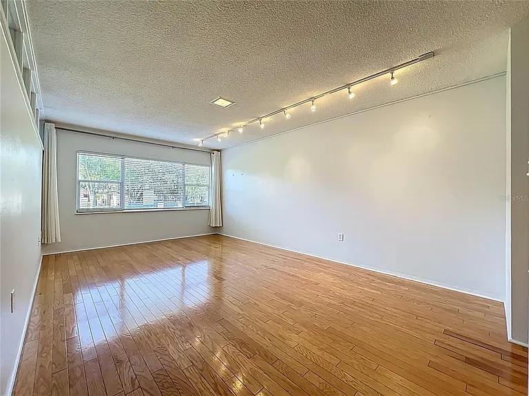 640 N Park Ave #4 — Photo 11
