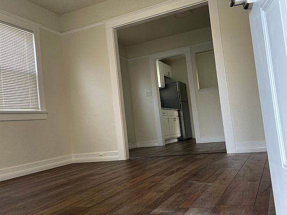 3rd image of 832 Sartori Ave