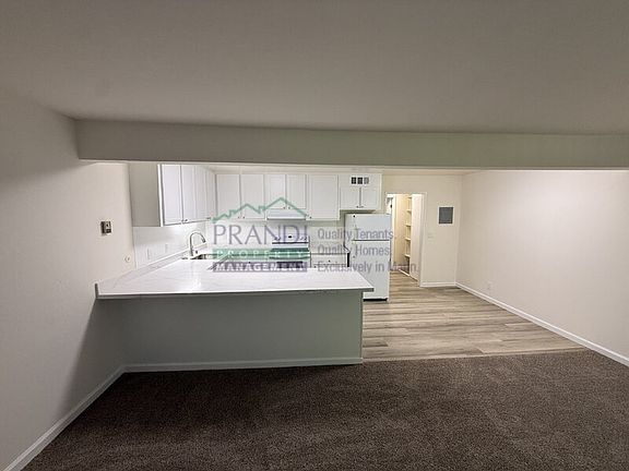 4th image of 310 1st St APT 17