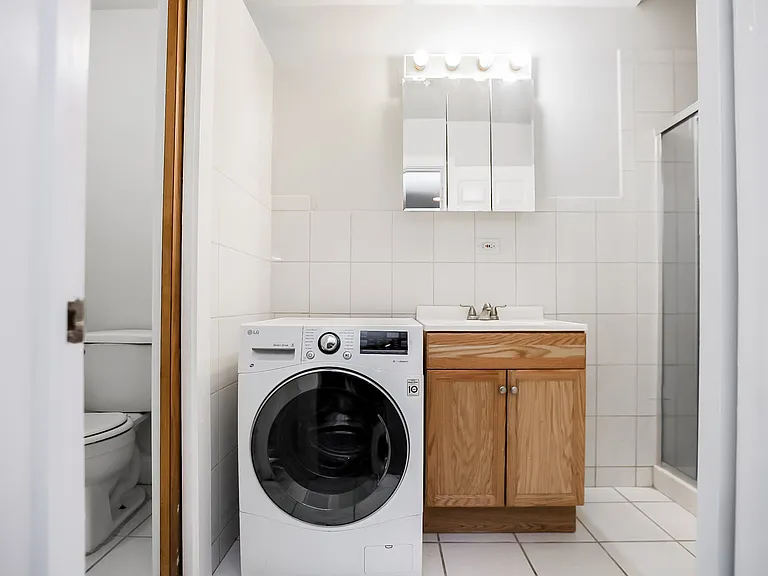 7211 S Yates Blvd #1B — Photo 9