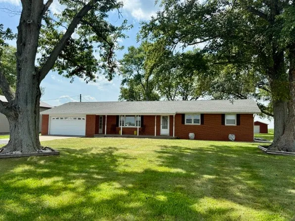908 N County Road 800e, Tuscola, IL 61953