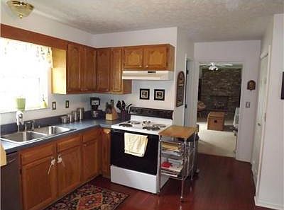 4th image of 427 Crestview Dr