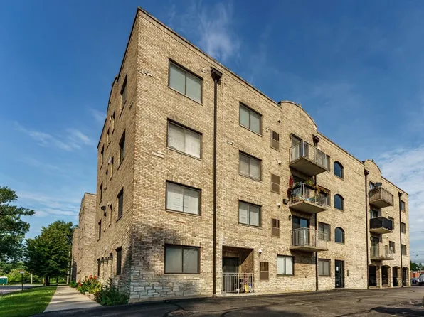 7316 40th St APT 4C, Lyons, IL 60534