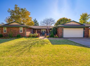 200 Rawlings Dr, Clinton, OK 73601