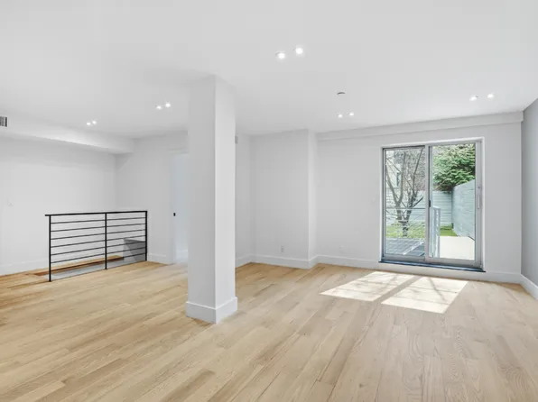 107 Waverly Avenue image 2 of 23