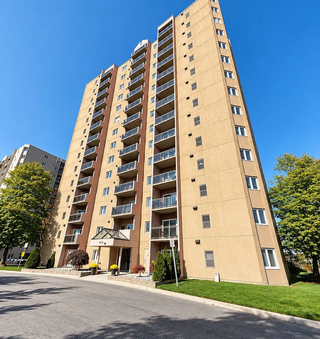 860 Commissioners Rd E — Photo 1