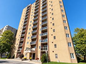860 Commissioners Rd E