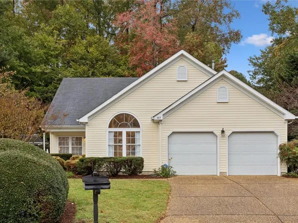 305 Carson Cir, Newport News, VA 23606