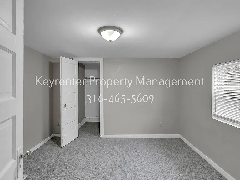 144 S Green St — Photo 17